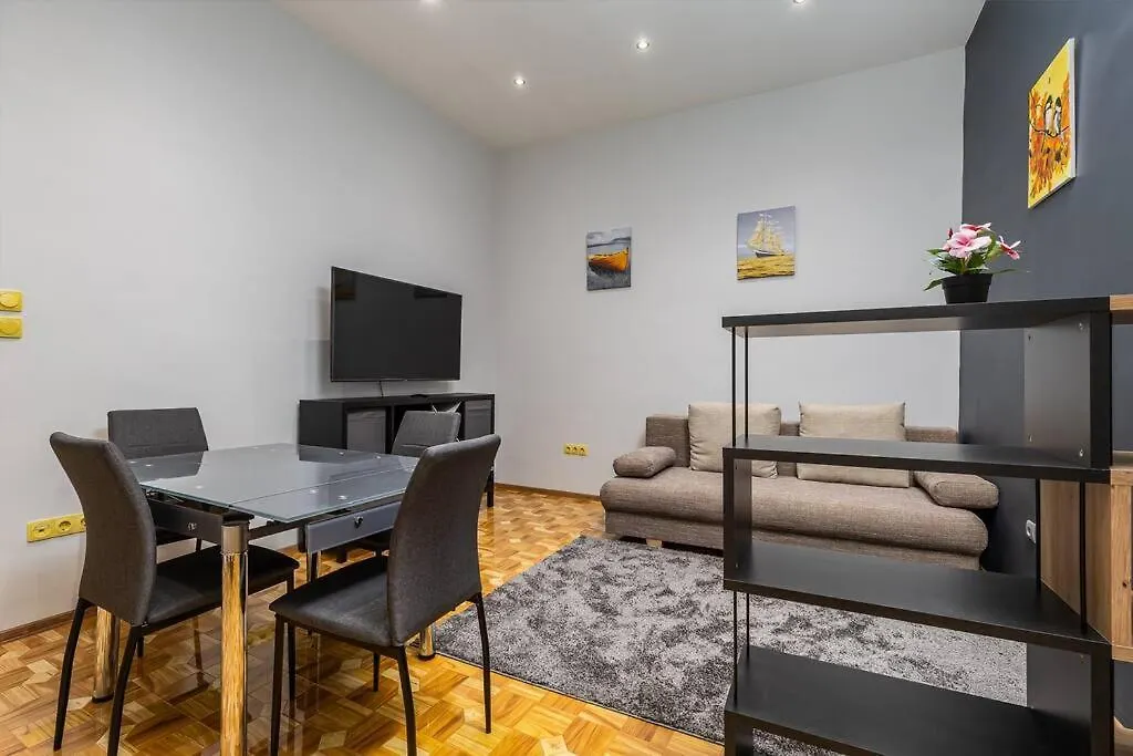Bold Base Apartment Budapest